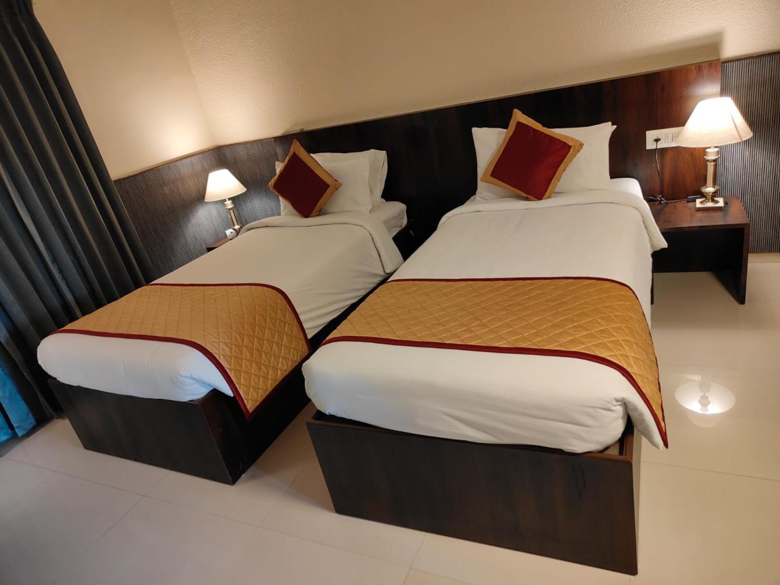 Hotel Badami Court Exterior foto