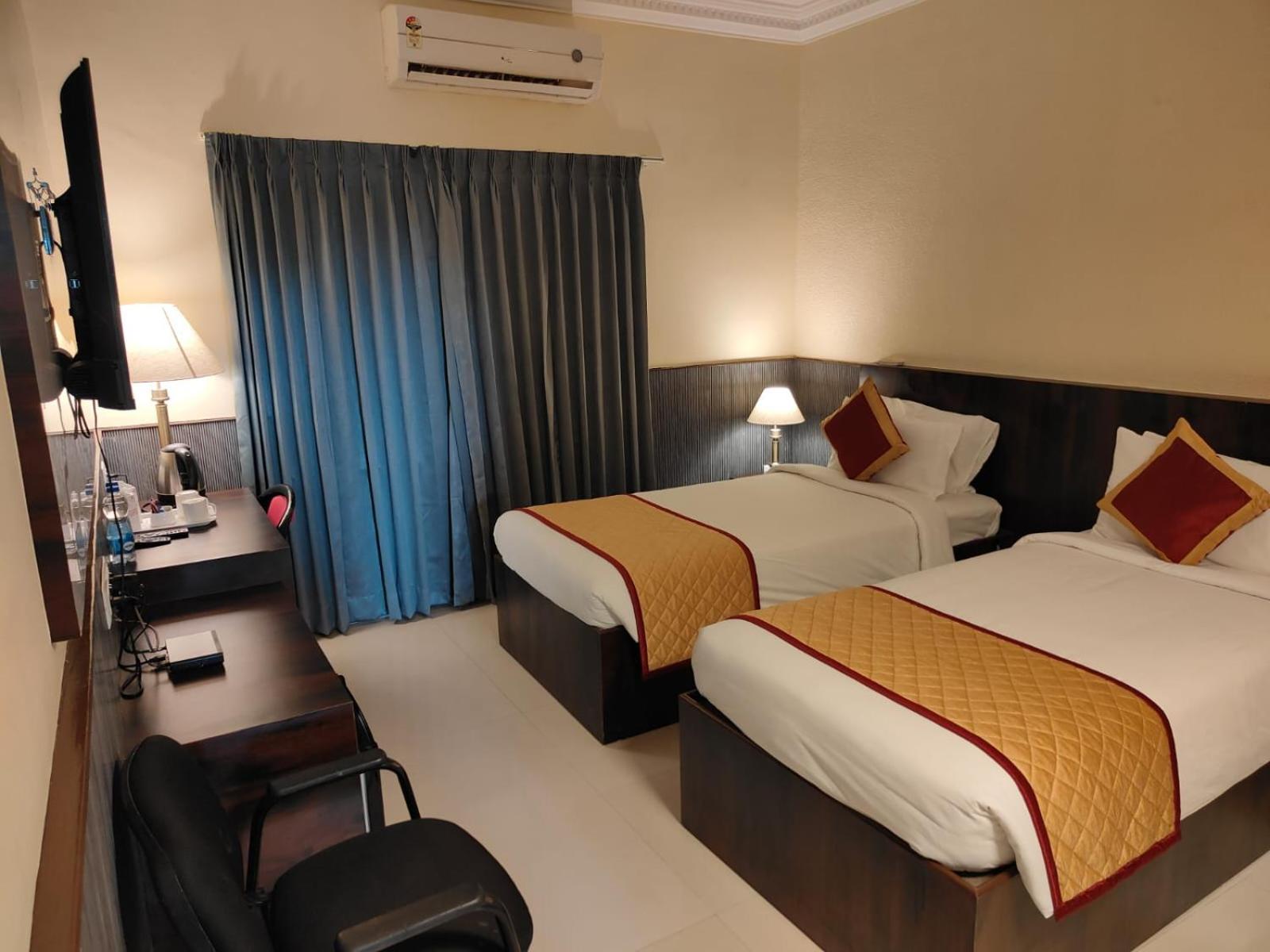 Hotel Badami Court Exterior foto